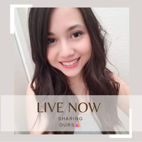 ✨ 𝐂𝐡𝐫𝐢𝐬𝐬𝐲 𝐢𝐬 𝐥𝐢𝐯𝐞 💛🖤BLACK FRIDAY DEALS!🎁LIKE To Be Notified! ❤️ - Picture 2 of 8